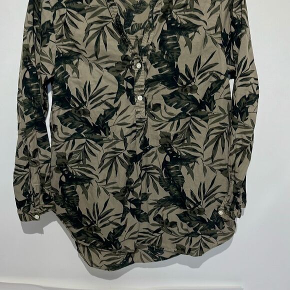 Old Navy Women's Green Tropical Split Neck Half Button Long Sleeve Blouse Medium - Picture 2 of 8